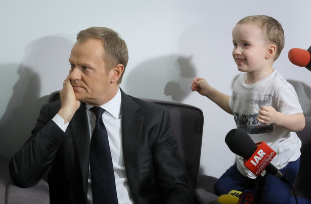 Premier spotkał się z protestującymi. Fot. PAP/Paweł Supernak