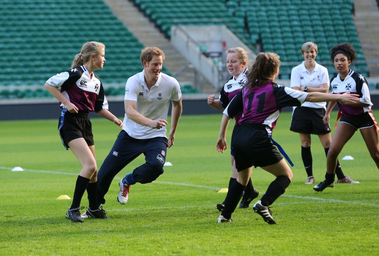 Książę Harry grał w rugby z... dziewczynami
