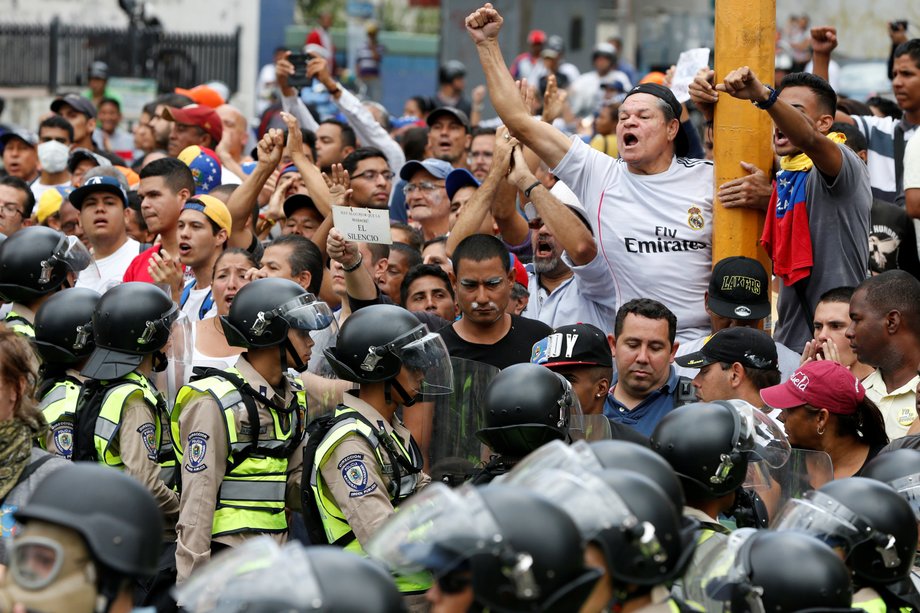 Opposition supporters clash with riot police during a rally to demand a referendum to remove President Nicolas Maduro in Caracas, Venezuela, May 18, 2016.