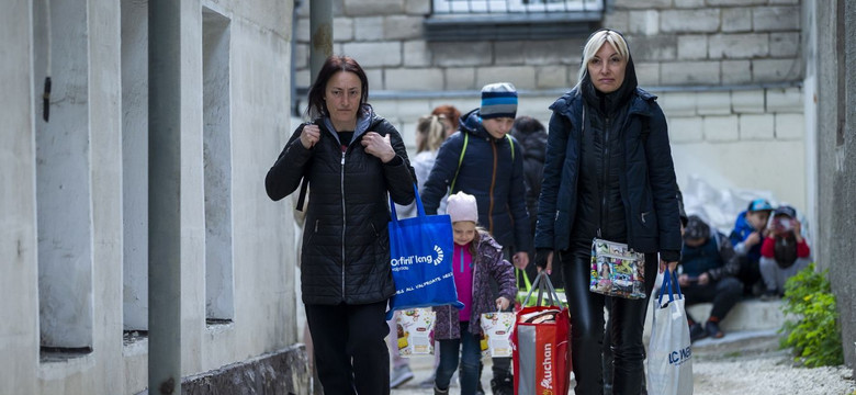 Uchodźcy szukają zaginionych bliskich. Organizacje apelują o nie publikowanie zdjęć