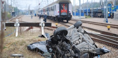 Pociąg zmiażdżył auto z kierowcą!