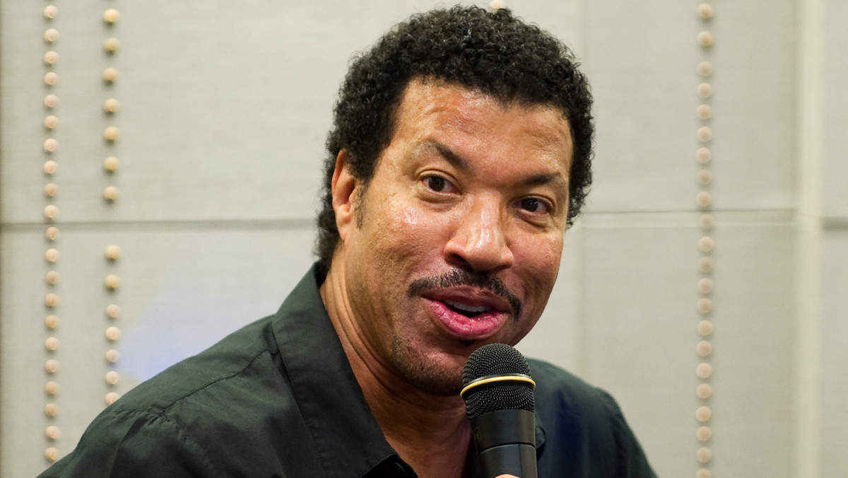 Chory Lionel Richie przerwał pracę nad nowym albumem i wycofał się z udziału w gwiazdorskim koncercie w Londynie.