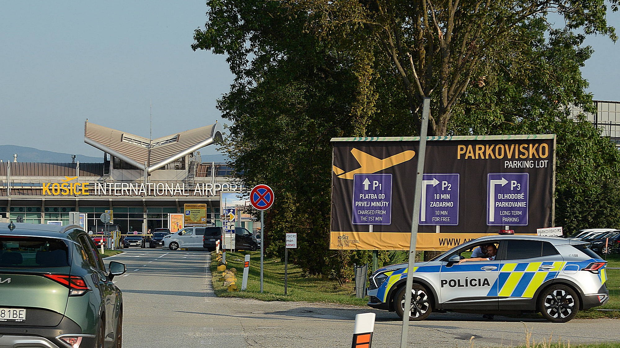 Policajti na košickom letisku