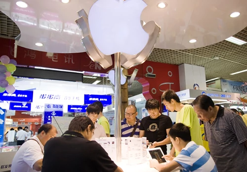 Produkty Apple'a to w Chinach obiekt pożądania - są na dużą skalę przemycane lub podrabiane