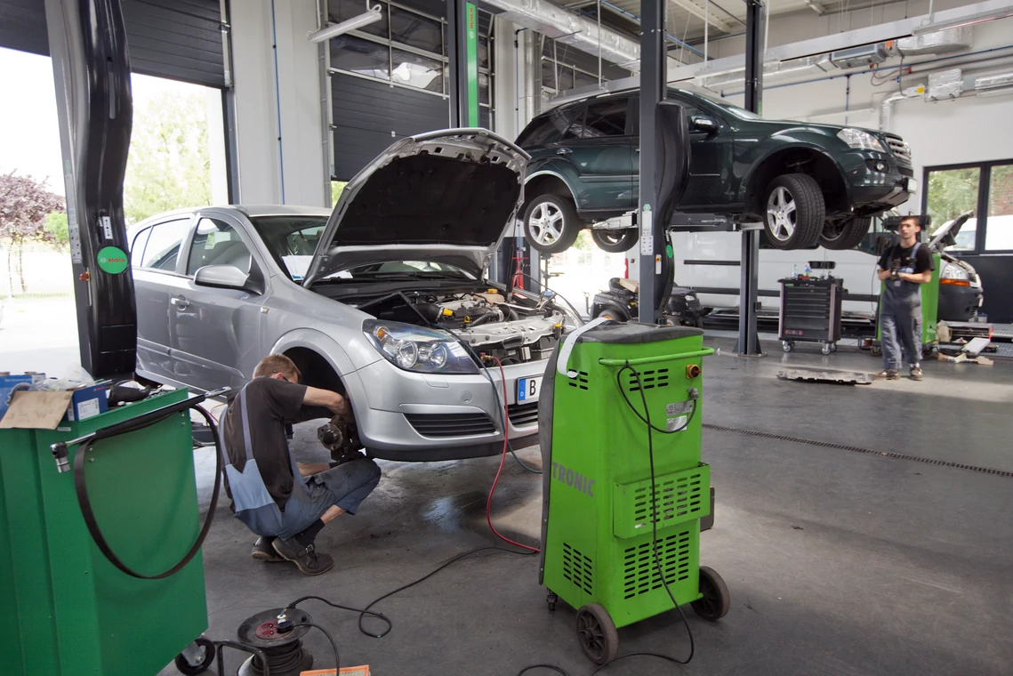 Wyposażenie warsztatów należących do sieci Bosch Car Service pozwala na kompleksową obsługę aut wszystkich marek.