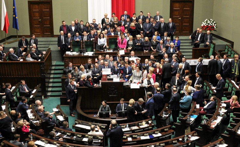 Opozycja uważa, że głosowania w Sali Kolumnowej były nielegalne