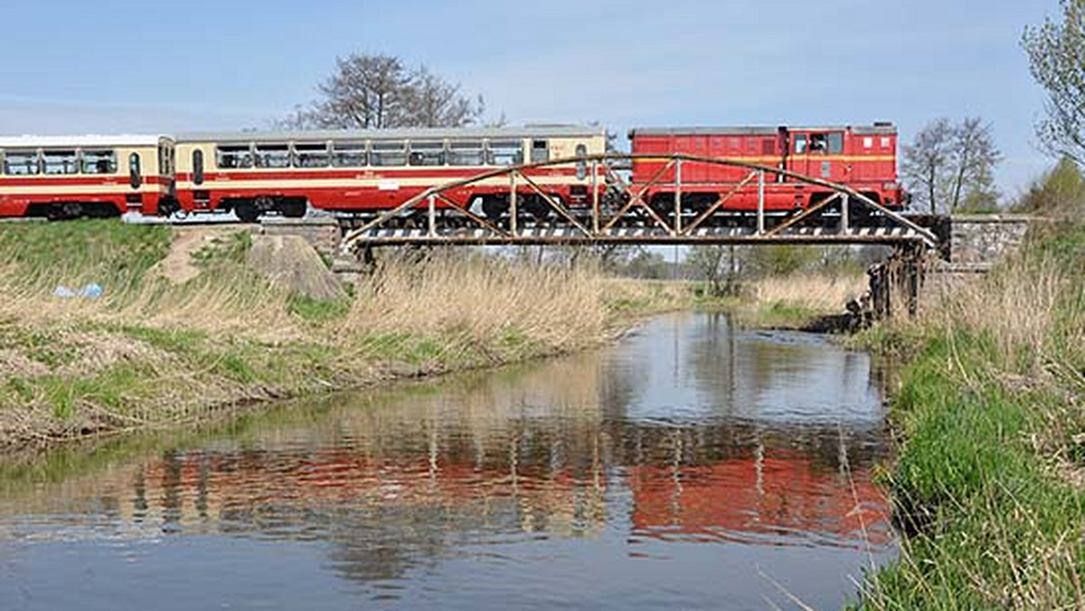 Rekonstrukcja ataku na Rogowską Kolej Wąskotorową odbędzie się pod koniec kwietnia w Rogowie (Łódzkie). Zabytkowa kolejka została zbudowana w 1915 r. przez Niemców na potrzeby ówczesnego frontu. Wydarzeniu towarzyszyć będzie piknik historyczny przygotowany przez Urząd Marszałkowski w Łodzi.