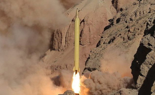 Iran testuje rakiety, które mają dosięgnąć Izrael. Biały Dom pracuje nad "właściwą odpowiedzią"