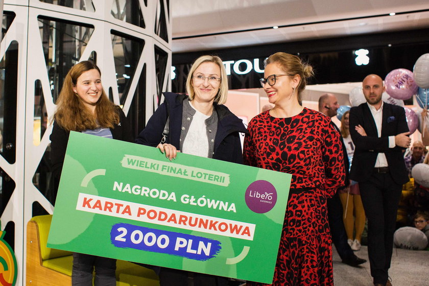 Losowanie mieszkania -nagrody w urodzinowej loterii z okazji otwarcia Galerii Libero w Katowicach