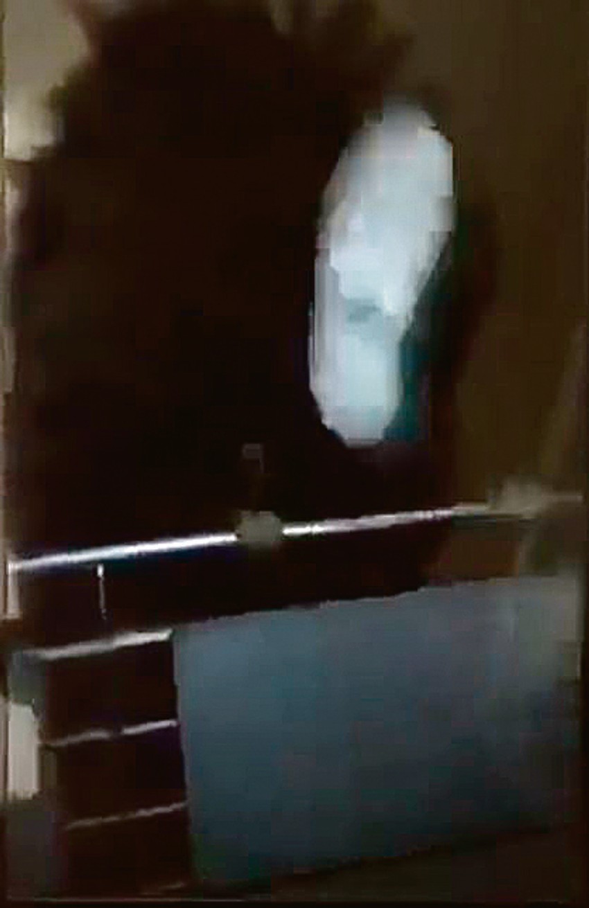 .. a u kadru ostala samo patika