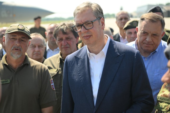 "UBAČENO JE 60.000 LISTIĆA" Vučić o predlozima koje su ostavili učesnici jučerašnjeg skupa: "Mnogo toga ima da se nauči od naroda"