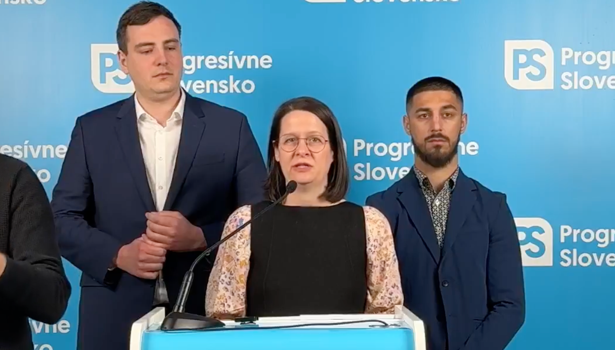 Poslanci PS Zuzana Števulová, Dávid Dej a Viliam Tankó.