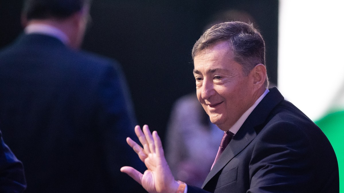 Mészáros Lőrincnek már utazási irodája is van