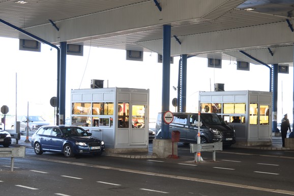 TERETNJACI ČEKAJU I DO TRI SATA! Najnovije stanje na graničnim prelazima, evo gde je najveća gužva