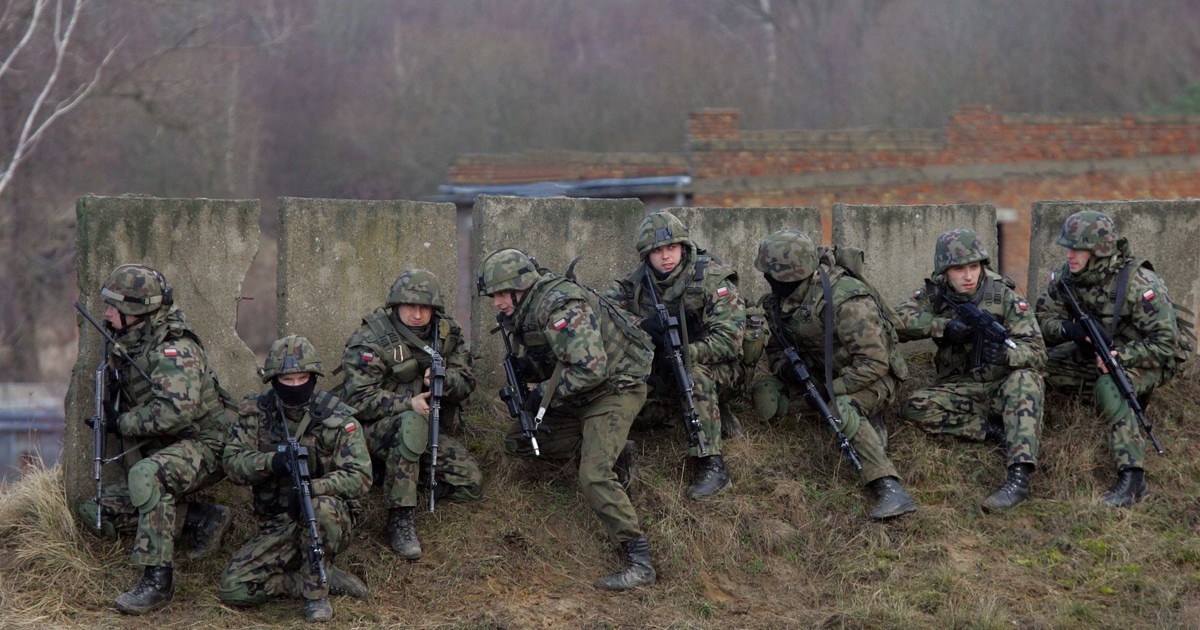 Powrót obowiązkowej służby wojskowej? Polacy zabrali głos w najnowszym sondażu