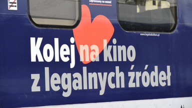 "Kolej na kino z legalnych źródeł": w PKP Intercity uruchomiono wagony kinowe