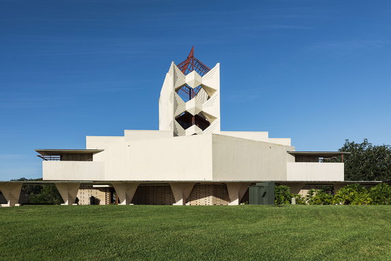 Annie Pfeiffer Chapel w Lakeland na Florydzie powstała 1958 roku. Jej budowa trwała 17 lat. Jest częścią kampusu Florida Southern College