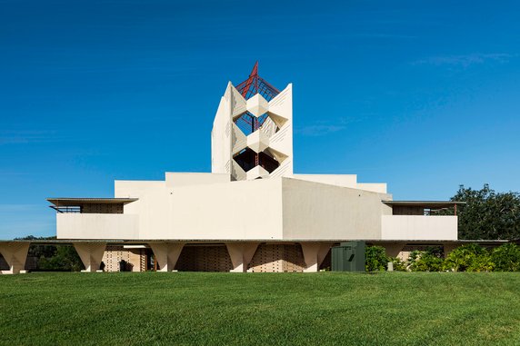 Annie Pfeiffer Chapel w Lakeland na Florydzie powstała 1958 roku. Jej budowa trwała 17 lat. Jest częścią kampusu Florida Southern College