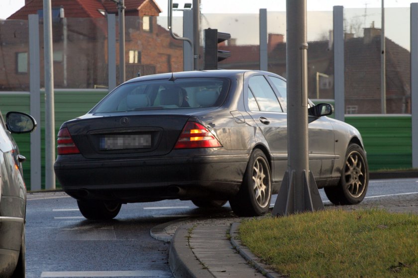 Z drogi śledzie Kurski jedzie