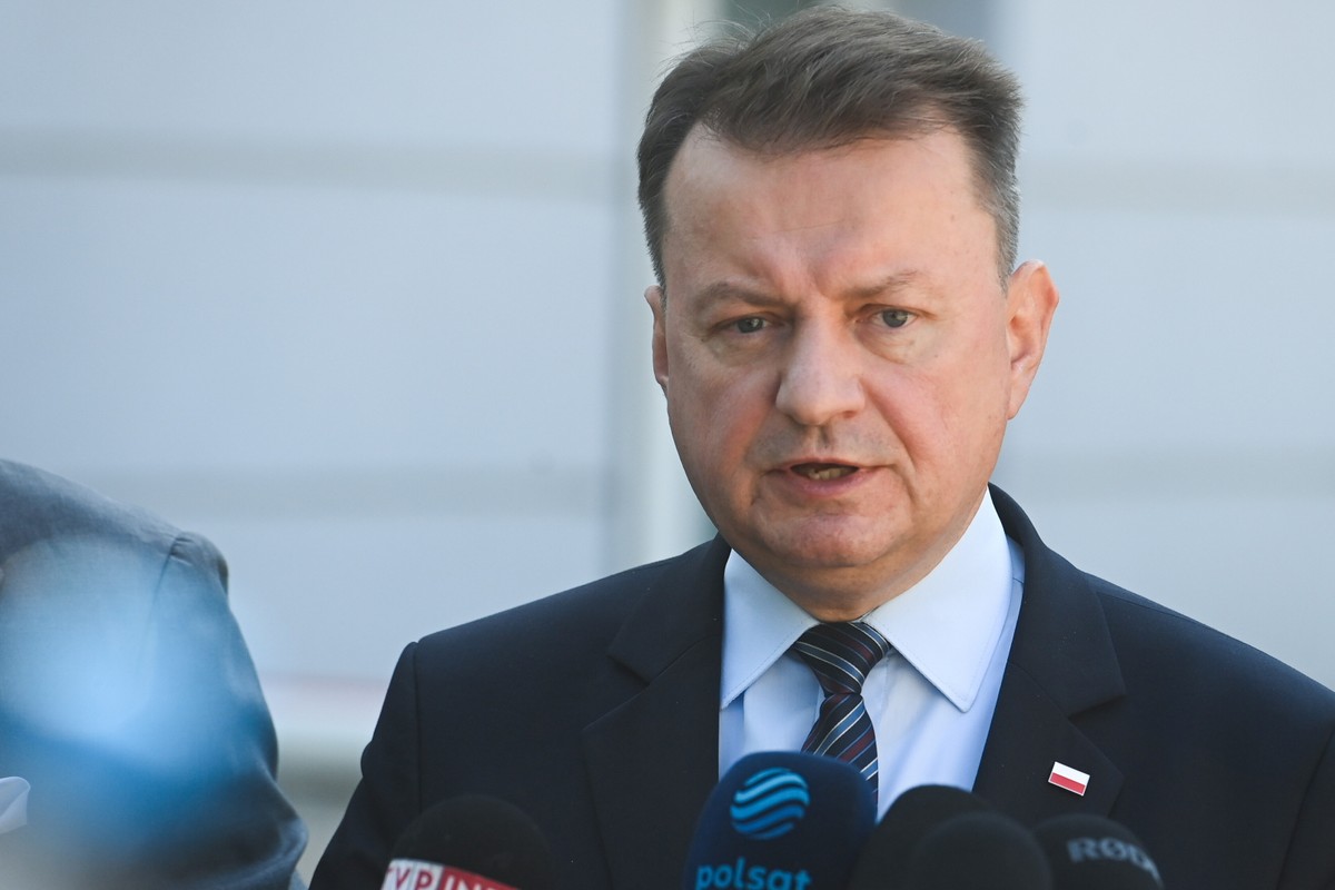 Przewodniczący KP PiS Mariusz Błaszczak podczas konferencji prasowej po zakończeniu kontroli poselskiej w Komendzie Głównej Straży Granicznej w Warszawie