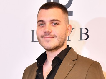 BRENIN SIN JE OSTAVIO ZBOG INTIMNIH SCENA, ona sad zavodi sa VRELIM DEKOLTEOM: Glumica (34) ima 2 fakultetske diplome i važi za najlepšu devojku sa Kosova