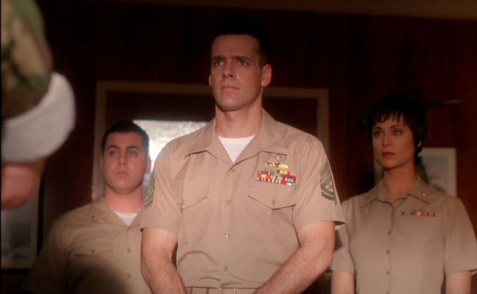 Herec David James Elliott v seriáli JAG. 