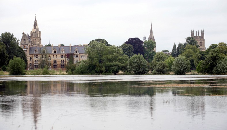 Wieże kolegiów Christchurch oraz Merton na Oxfordzie. Uniwersytet Oksfordzki zajął piąte miejsce w rankingu uczelni wyższych QS World University Rankings