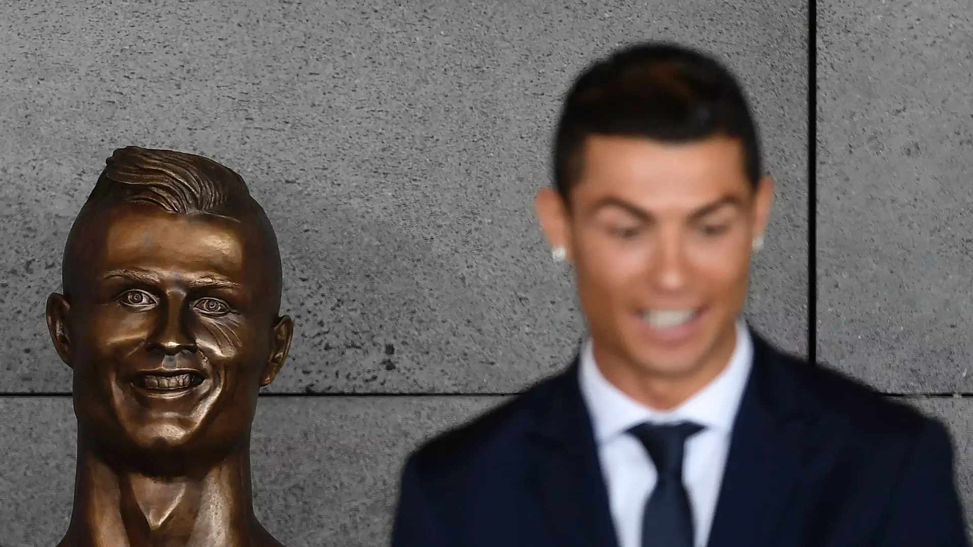 Ronaldo ma swoje lotnisko, a na nim popiersie. Czegoś tak paskudnego dawno nie widzieliście
