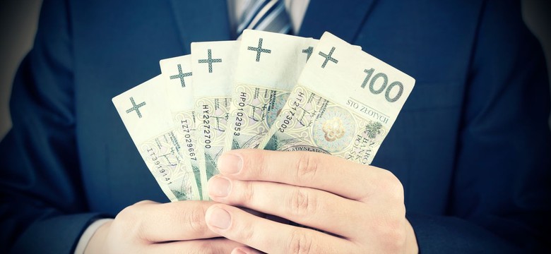 Walczą o 100-200 zł... Większość pracowników budżetówki zarabia gorzej niż sprzedawca w dyskoncie