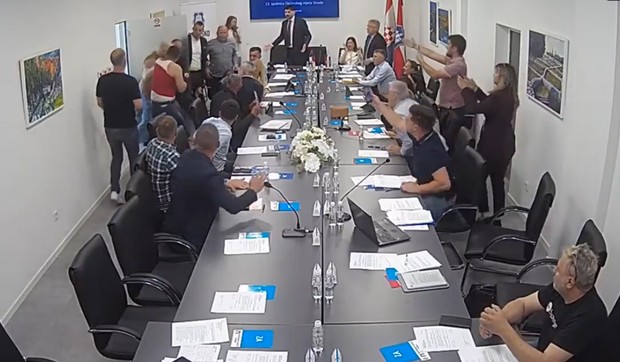 Haos u skupštini u BiH