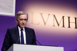 Rekordowy wzrost majątku właściciela Louis Vuitton. W jeden dzień zyskał 12 mld dol.