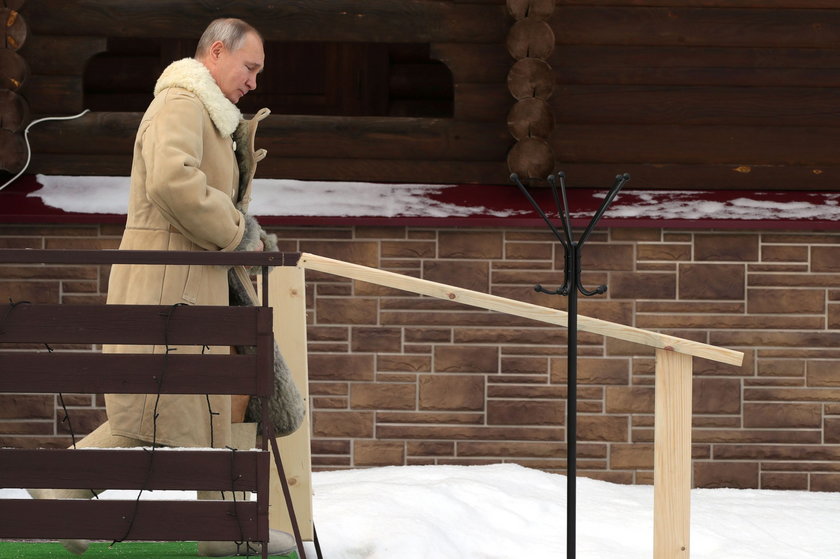 Władimir Putin w drodze na symboliczny rytuał