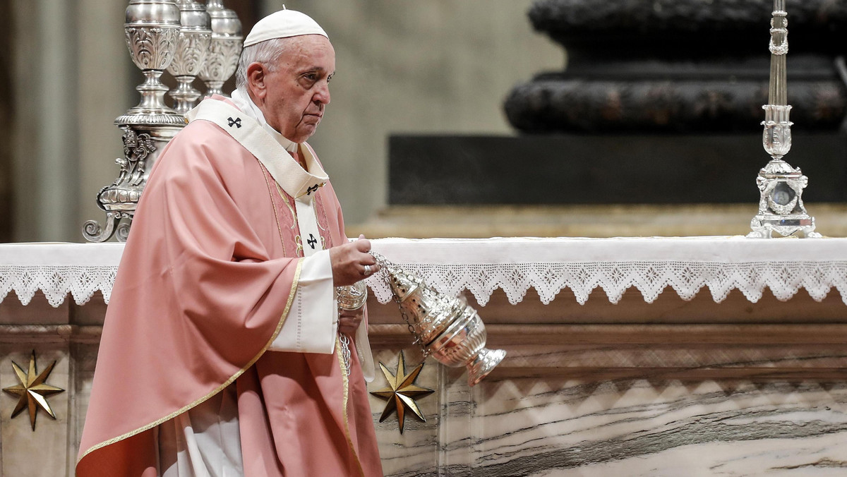 „Franciszek nieznany. Papież w oczach bliskich” - to tytuł polskiego tłumaczenia książki, jaką napisała watykanistka Deborah Castellano Lubov, pracująca w katolickiej agencji informacyjnej Zenit. Wcześniej ten zbiór wywiadów z najbliższymi współpracownikami papieża, jego siostrą i przyjaciółmi ukazał się po angielsku, hiszpańsku, włosku i litewsku.