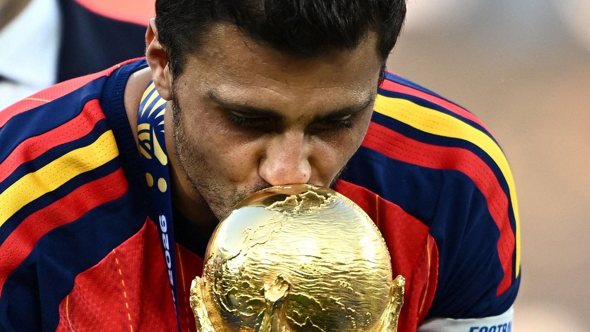 Mundijalski trofej je do nedelje bio jedini koji je nedostajao u kolekciji kapitena Španije | Foto: REUTERS/Dylan Martinez