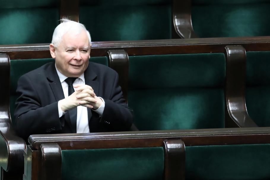 Prezes PiS Jarosław Kaczyński na sali posiedzeń Sejmu w trakcie prac nad specustawą dot. koronawirusa