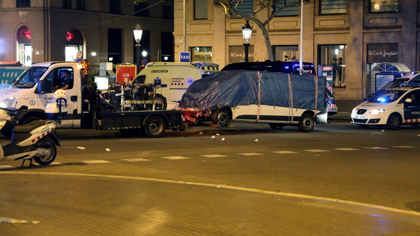 Wjechał w ludzi na placu. Został zastrzelony prze policję 