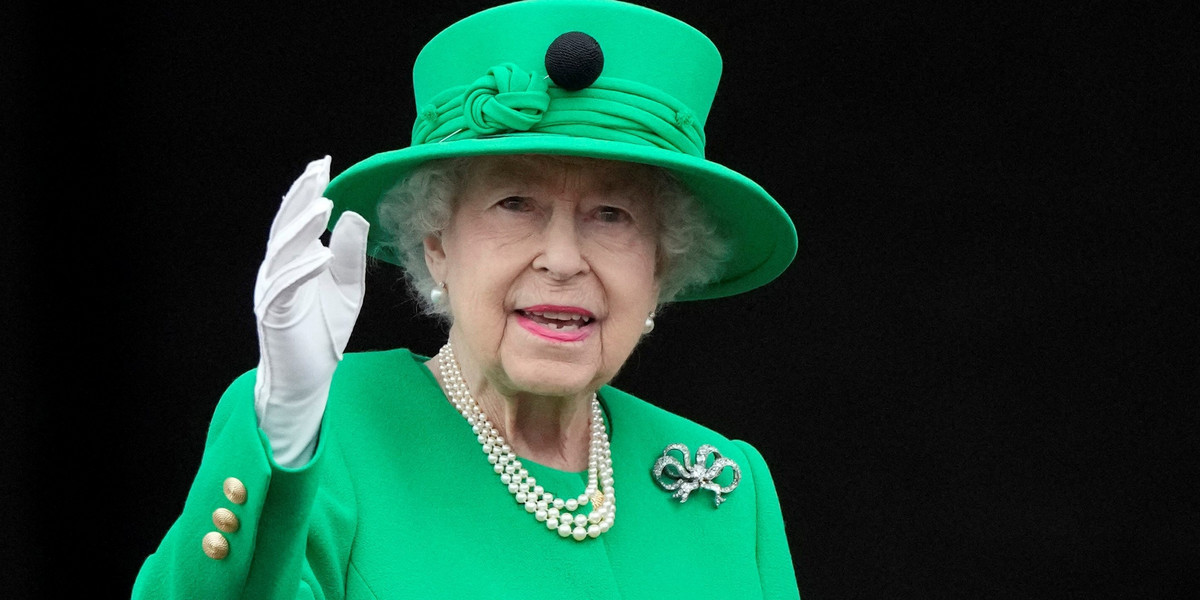 Królowa Elżbieta II pojawiła się na balkonie Pałacu Buckingham w ostatni dzień obchodów Platynowego Jubileuszu. 