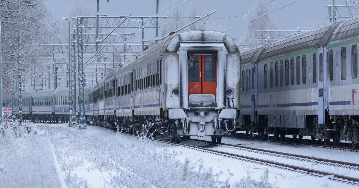 Paraliż na kolei. Wstrzymane pociągi między głównymi miastami. To efekt oblodzenia sieci