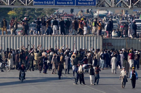 Sukobi u Pakistanu između pristalica Imrana Kana i snaga bezbednosti, marš na Islamabad.jpg