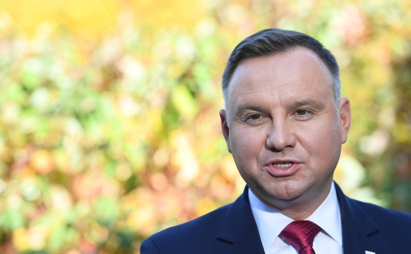 Prezydent Andrzej Duda skierował do Trybunału Konstytucyjnego w trybie kontroli prewencyjnej ustawę ws. jawności majątku rodzin najważniejszych urzędników państwowych - powiedział PAP rzecznik prezydenta Błażej Spychalski.