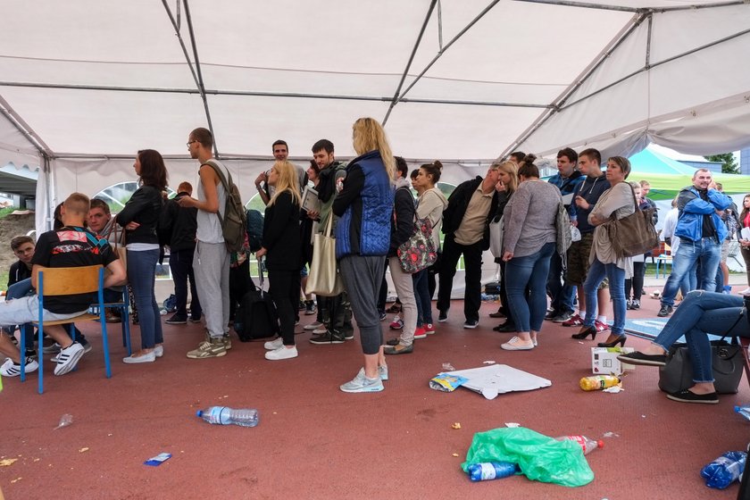 Koczowali pod AWF w Poznaniu, żeby zapisać się na studia