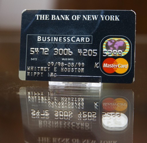 Karta kredytowa Whitney Houston na aukcji w Beverly Hills