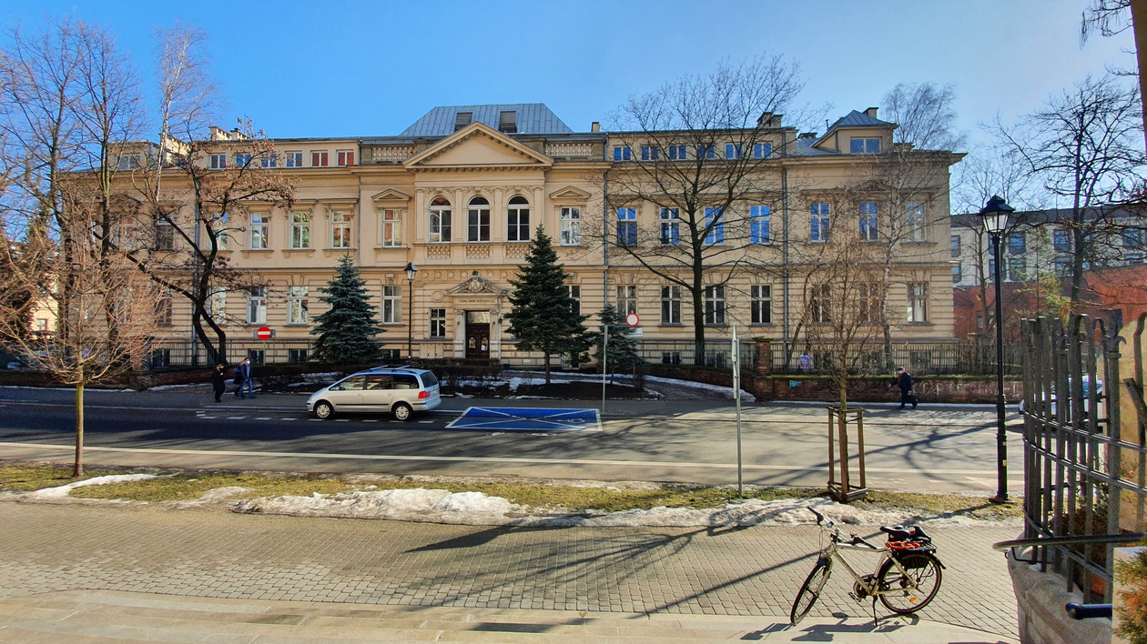 Gmach pierwszy, czyli Kopernika 15. Tutaj sprawa jest przesądzona, ten budynek, jak i dwa mniejsze stojące za nim, będą siedzibą Biblioteki Krakowa