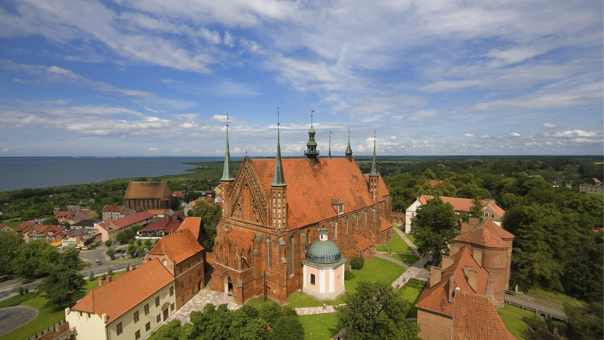 Frombork: archeolodzy odkryli kilkaset zabytków na wzgórzu katedralnym