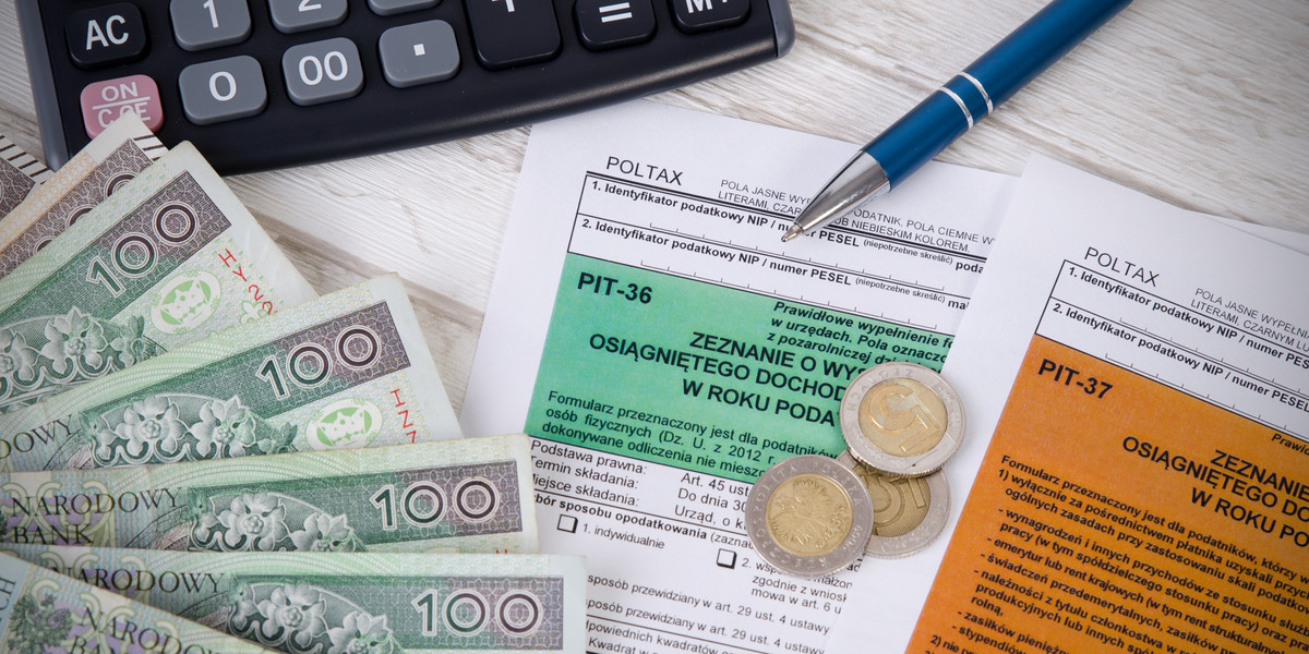 Zmienia się termin złożenia wszystkich zeznań podatkowych PIT dla rozliczenia za rok 2019 - informuje resort finansów. Można to zrobić od 15 lutego do 30 kwietnia 2020 r. Zmianie ulega również termin składania PIT-28 za 2019 rok.