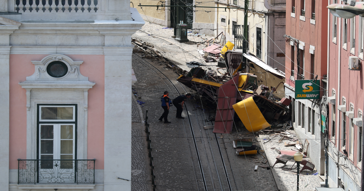 16 die as historic Lisbon funicular slams into building