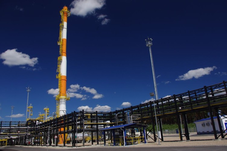 Odwierty wraz z kopalnią są położone na terenie dwóch gmin - Drezdenko (Lubuskie) i Międzychód (Wielkopolskie). PGNiG ocenia, że obiekt ten będzie miał znikomy wpływ na środowisko.