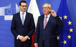 Kolacja Morawieckiego z Junckerem trwała bardzo długo, rozmawiali też w cztery oczy. 'Było konstruktywnie'