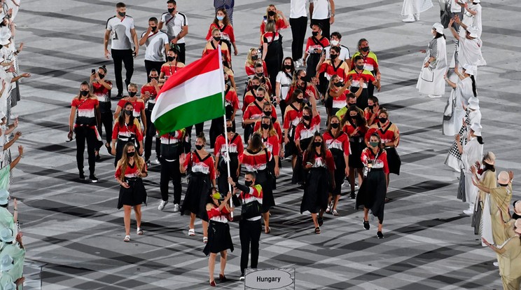 Magyar csapat vonulása a nyári olimpiai játékok nyitóünnepségén a tokiói Olimpiai Stadionban / Fotó: MTI Kovács Tamás