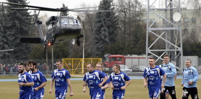 Black hawk nad piłkarzami w Mielcu